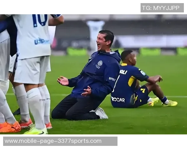 米体报道邓弗里斯左脚踝伤情需专家诊治国米冬窗或寻替代人选